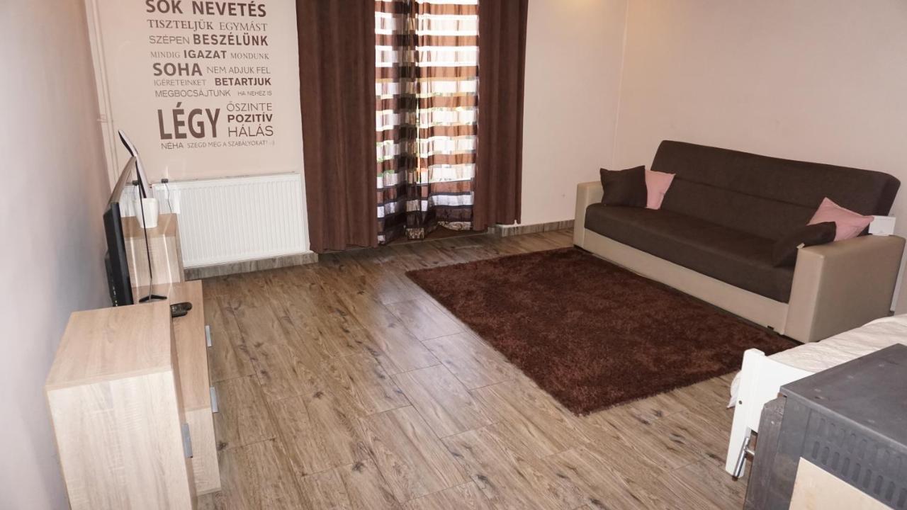 Édes Otthon Apartman Gyula Exterior foto